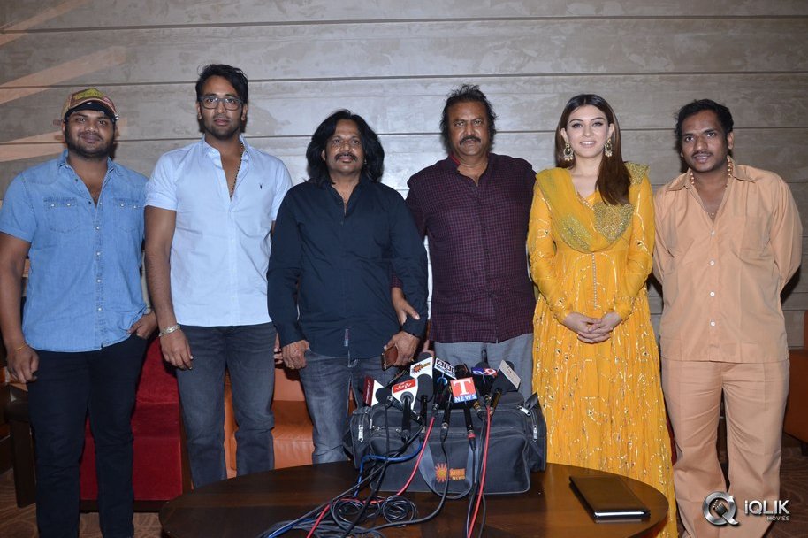 Luckkunnodu-Movie-Team-at-Forum-Sujana-Mall